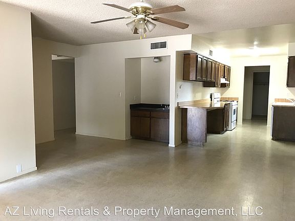 4th image of 1040 Crestwood Dr