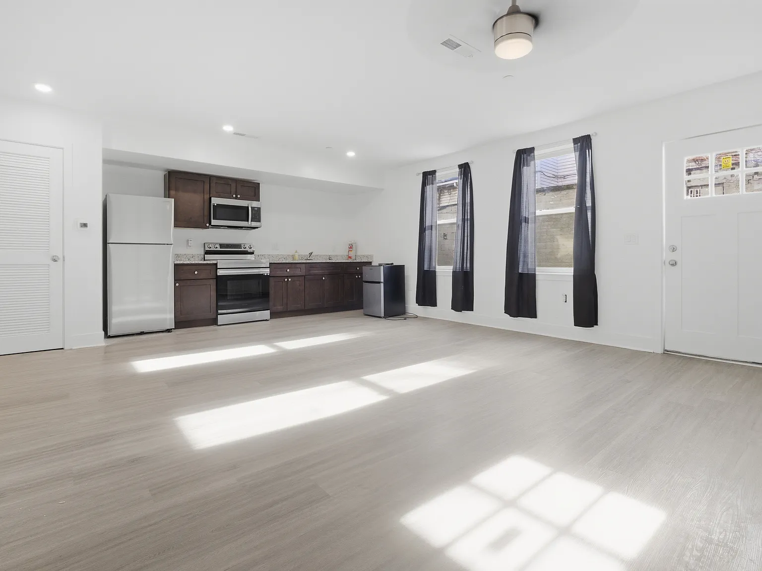 2 bed, 1130 sqft, $1,299 — Photo 1