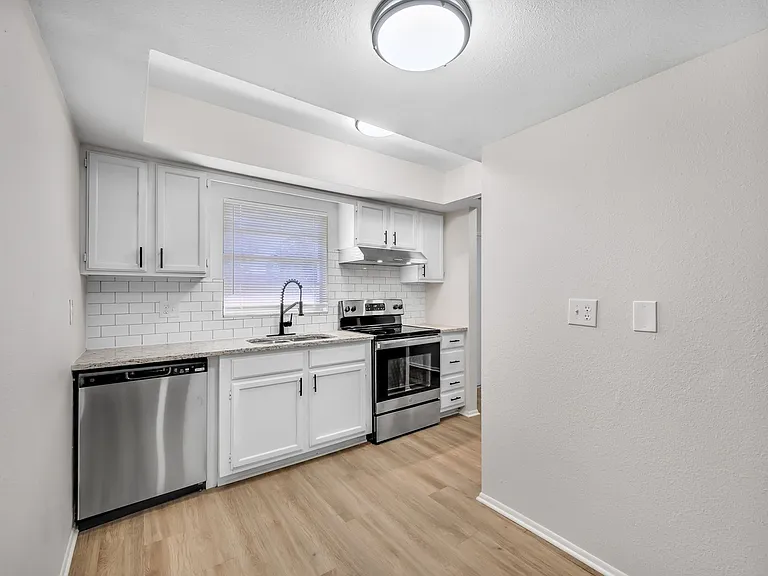 13060 Leverington St — Photo 10