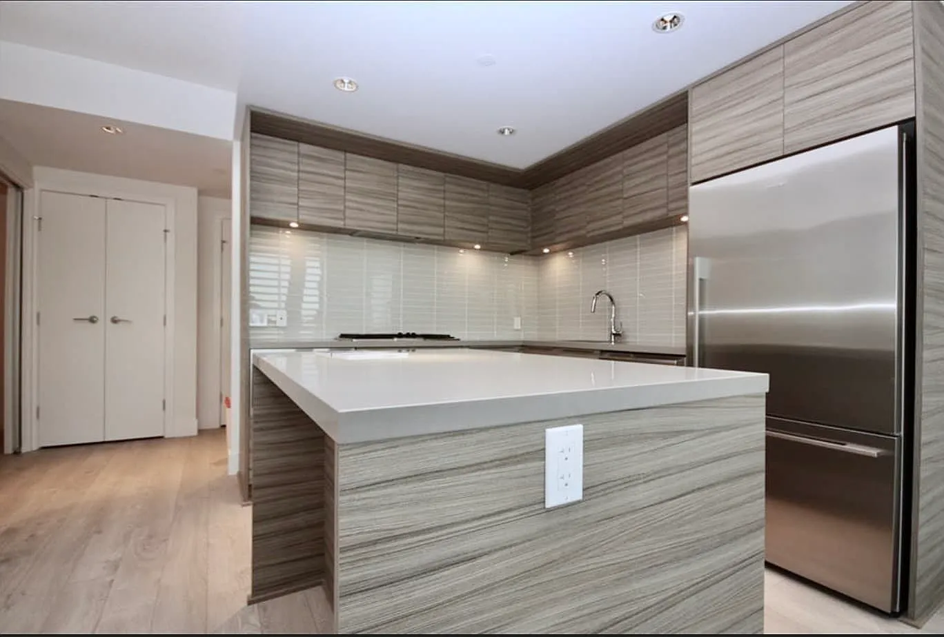 Gorgeous 1 Bedroom and Den in North Vancouver — Photo 1