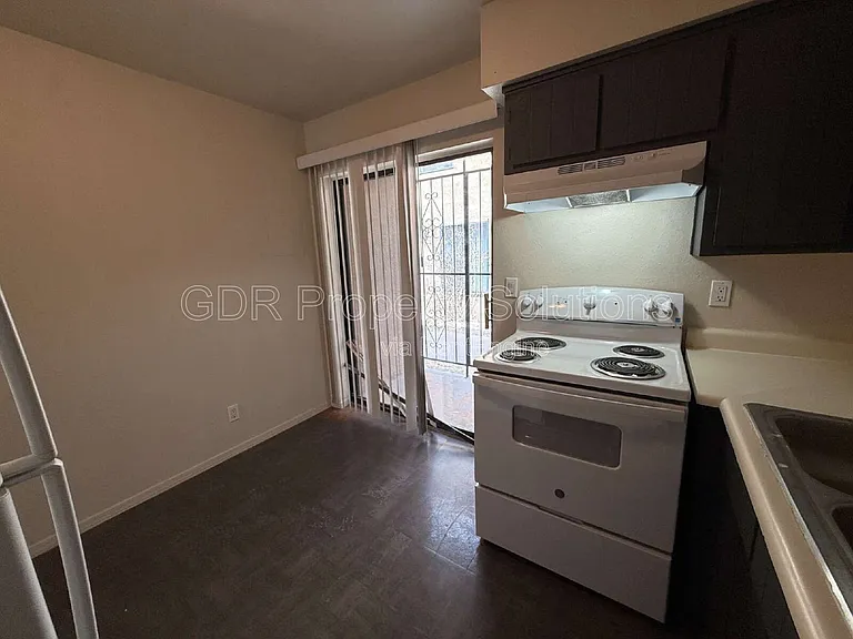 1928 Buena Vista Dr SE #B — Photo 6