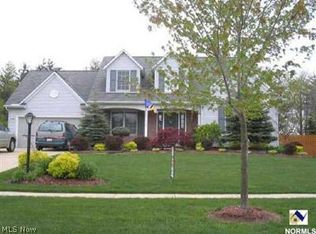 9981 Woodhurst Dr, Strongsville, OH