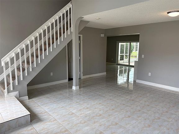 4th image of 117 Danielle Ct