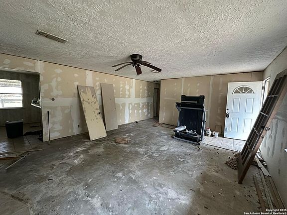 4th image of 204 Dogwood Lane