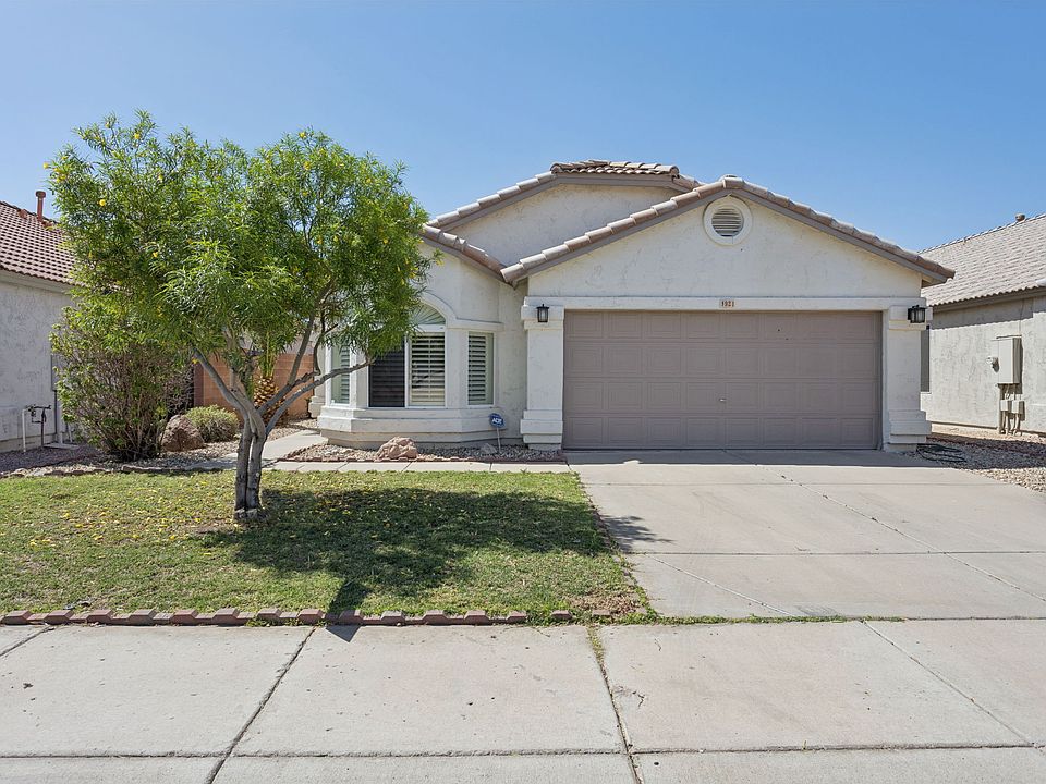 1st image of 921 E Montoya Ln
