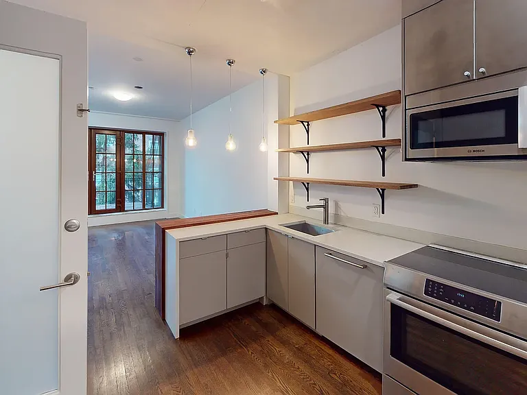 206 E 20th St #PENTHOUSE — Photo 8