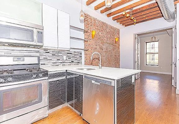 3rd image of 411 Suydam St #2F