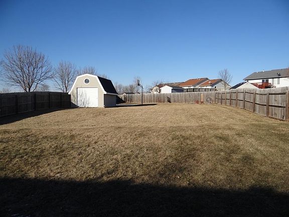 3rd image of 443 Countryside Dr