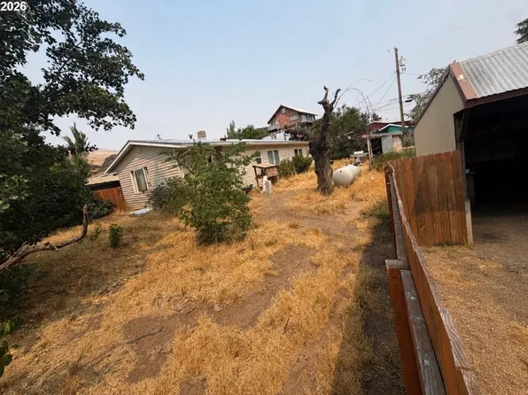 204 Chestnut St, Lyle, WA 98635
