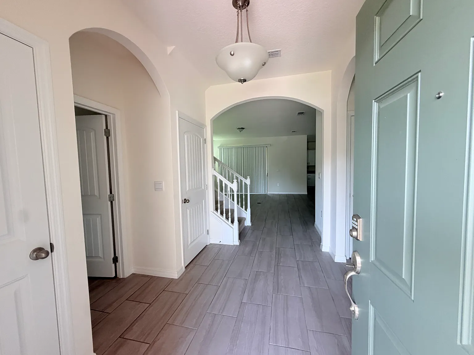 4 bed, 2484 sqft, $3,500 — Photo 4
