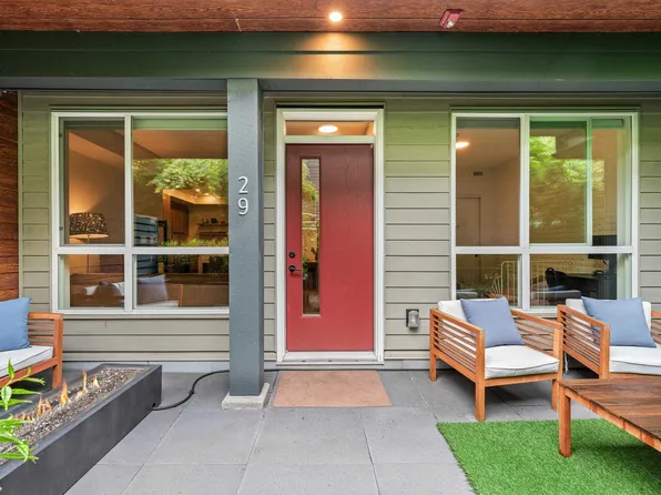 533 E 3rd St #29, North Vancouver, BC V7L 1G4
