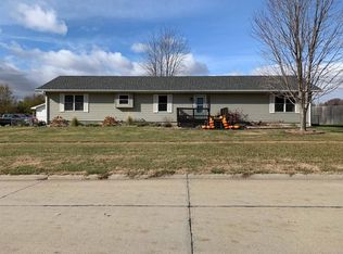 907 3rd St, Deshler, NE 68340