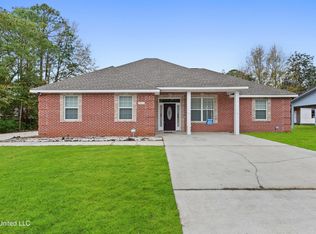 2601 N 11th St, Ocean Springs, MS 39564