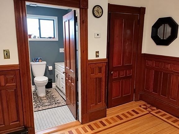 4th image of 128 Lexington St