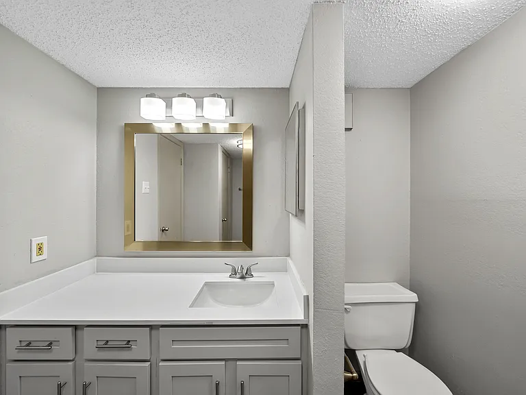 Trinity Apartments — Photo 35