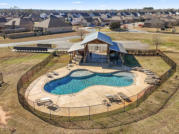 3rd image of 134 Farmers Way