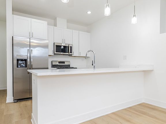 4th image of 535 N Lawndale Ave