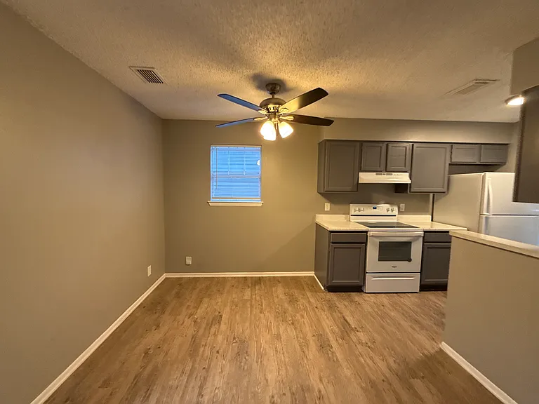 331 W Mistletoe Ave #201 — Photo 10