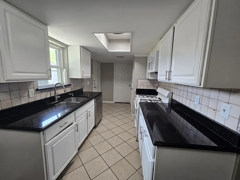 624 Oceanview Dr — Photo 12