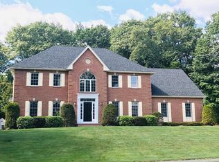 8 Carriage Hill Rd, Shrewsbury, MA 01545