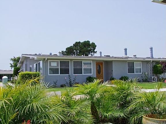 Corner unit on greenbelt