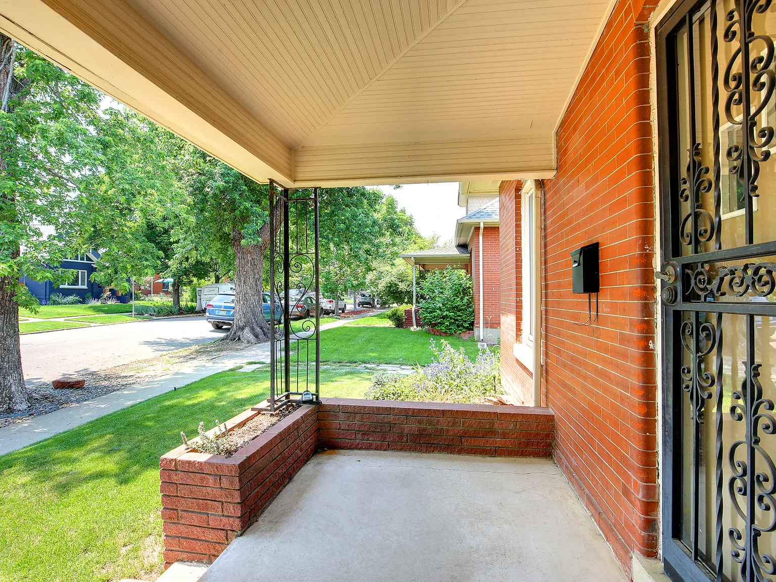 5 bed, 2000 sqft, $4,200 — Photo 3