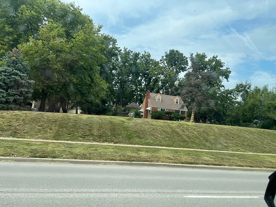1st image of 9120 W 103rd St #1