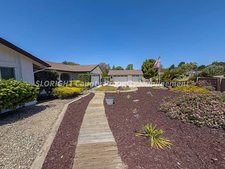 204 Ruby Ln — Photo 3