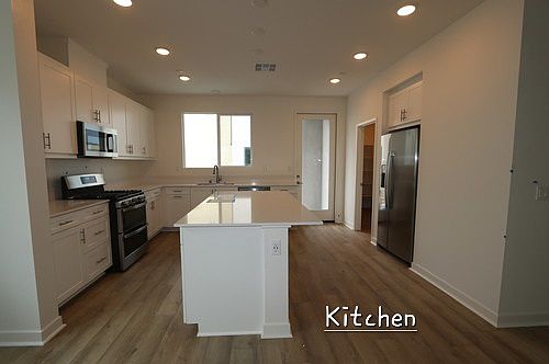 3rd image of 5461 Seacliff Pl