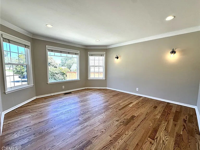 604 Village Ct — Photo 6