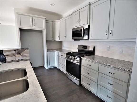 3rd image of 638 13th Avenue Pl NW