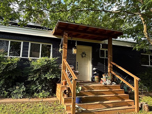 2nd image of 124 Oakridge Dr