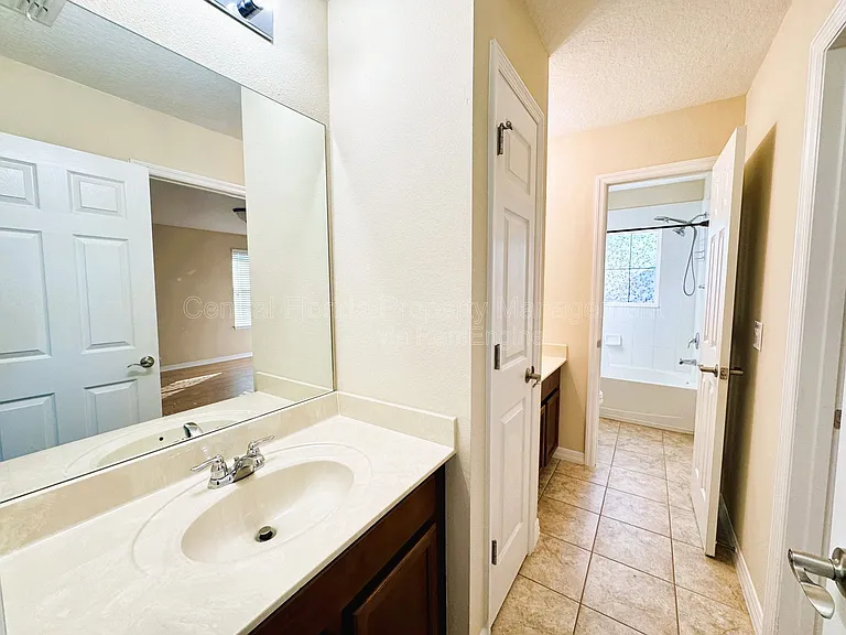 6621 Helmsley Cir — Photo 39