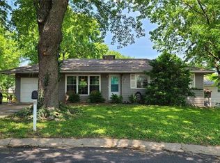 2611 S Overton Cir, Independence, MO 64052