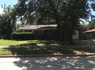 3405 Parkwoods Ln, Midwest City, OK 73110