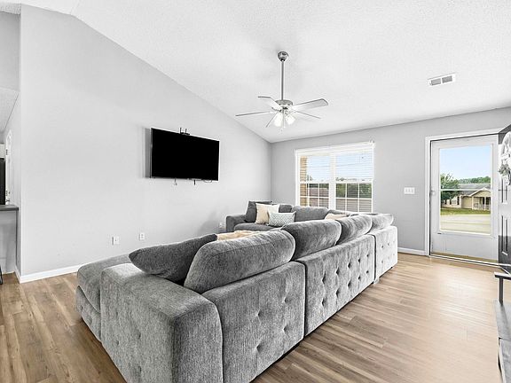 5th image of 1302 Autumn Glen Ct