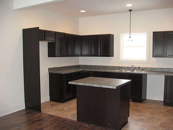 5th image of 468 W Forest Ave