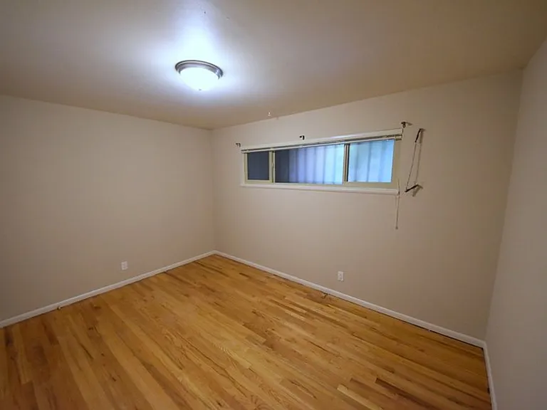 413 Belmont Ave E #D — Photo 8