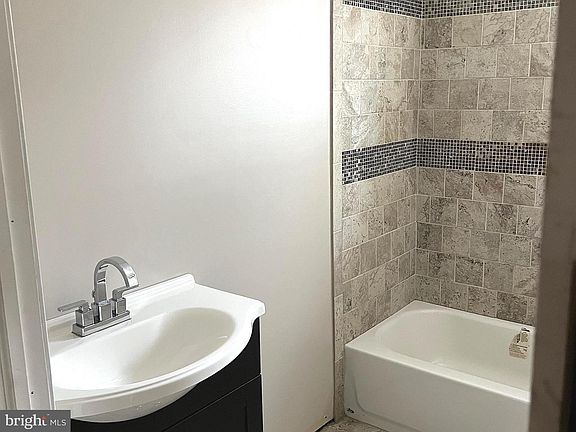 2nd image of 7109 Tulip St