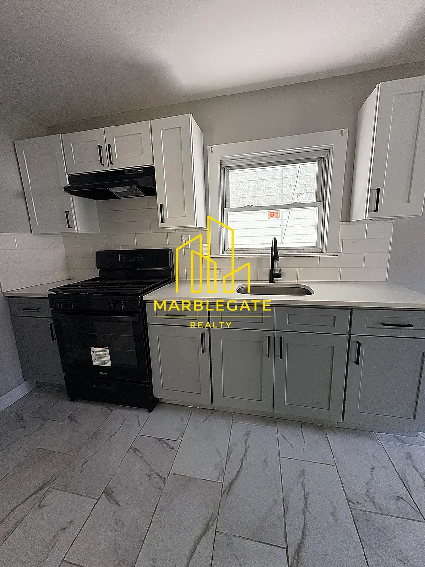 3 bed, 1050 sqft, $2,250 — Photo 1