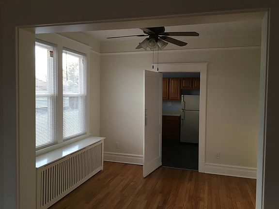 5th image of 17 Glenwood Blvd #2