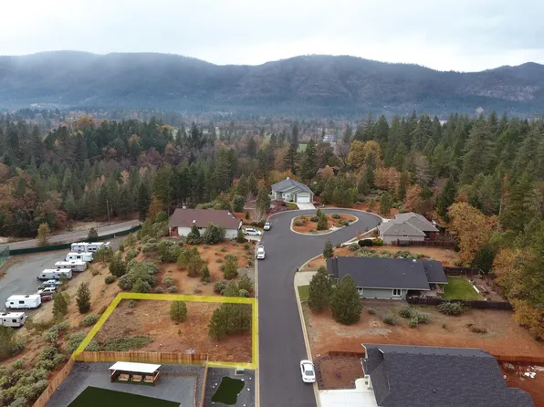 336 Cedar Ridge Dr, Cave Junction, OR 97523