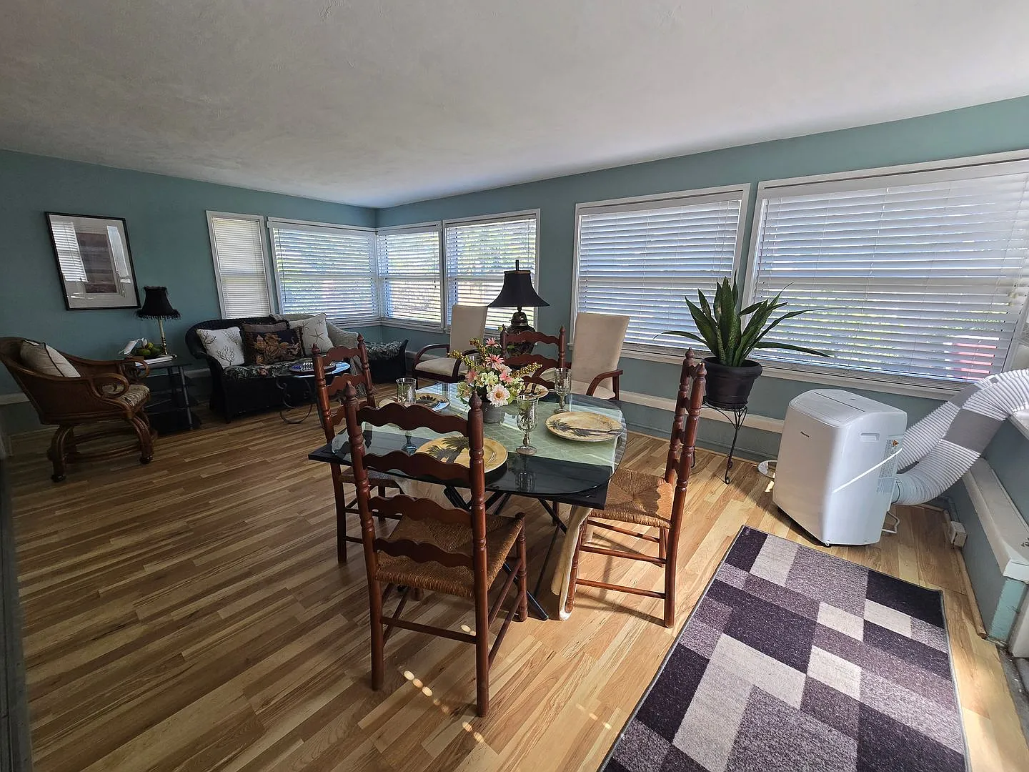 Fully Furnished 2BR/1BA Gulf Gate Rental ~ Flexible 6 month lease option — Photo 3