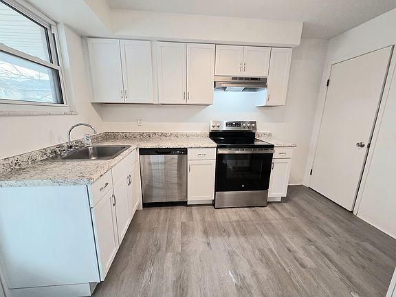 4th image of 305 Academy St