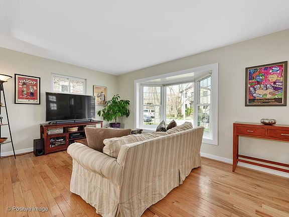 3rd image of 810 Portsmouth Ave
