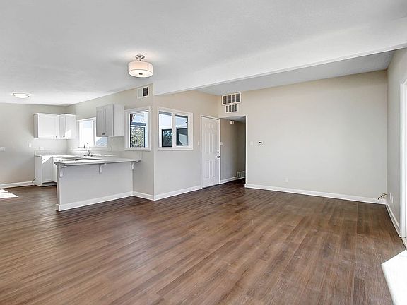 3rd image of 13071 Deodar Ave