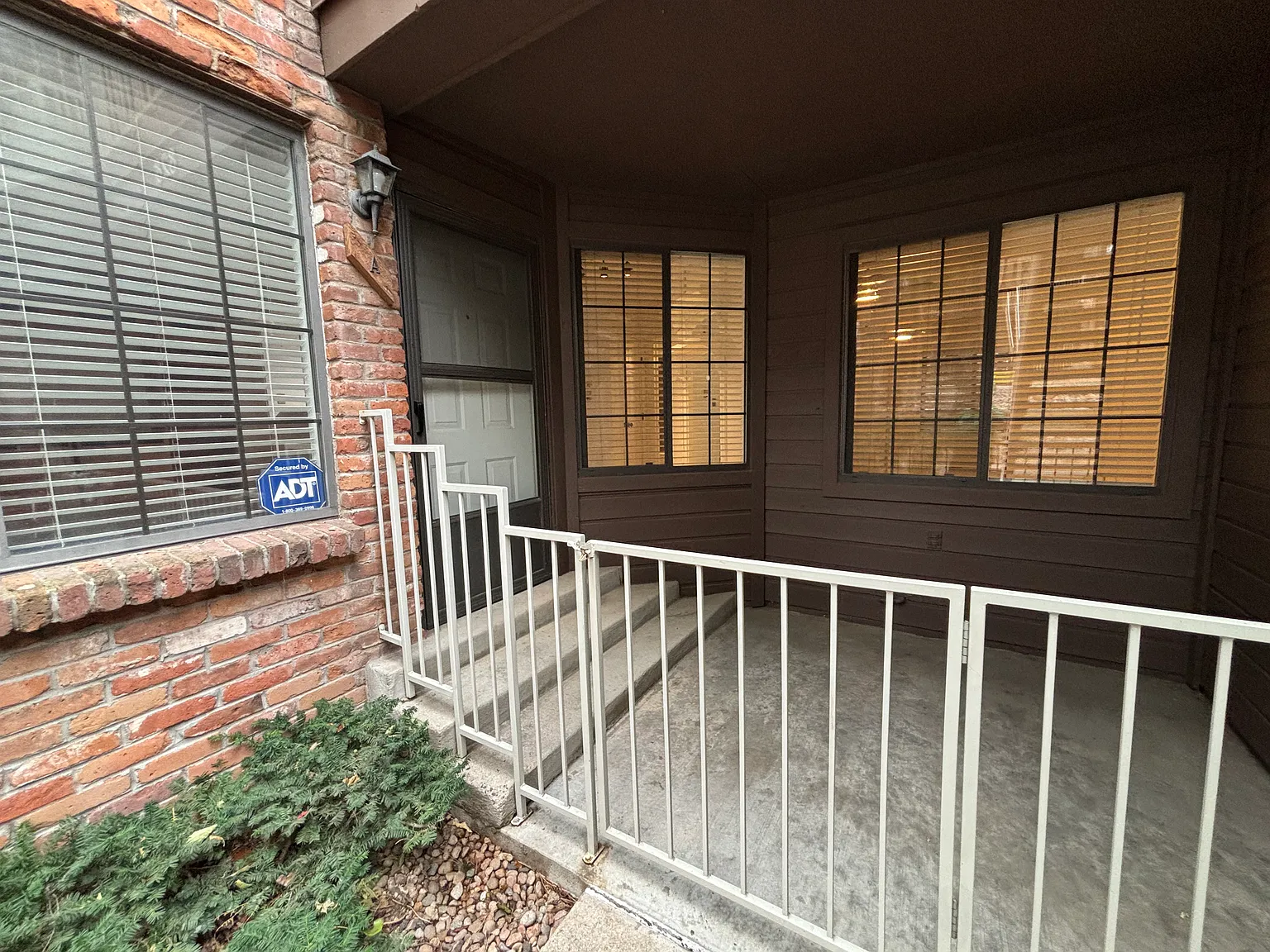 828 S Vance St — Photo 2