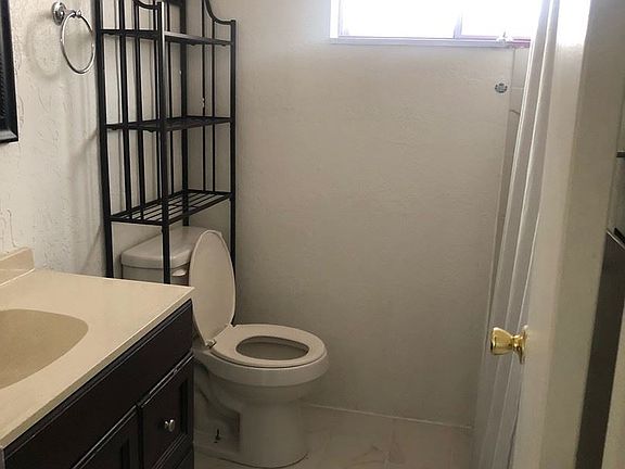 5th image of 208 Oklahoma Dr