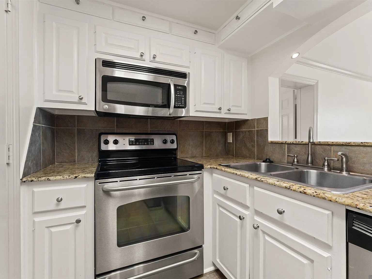 2 bed, 1290 sqft, $1,475 — Photo 1
