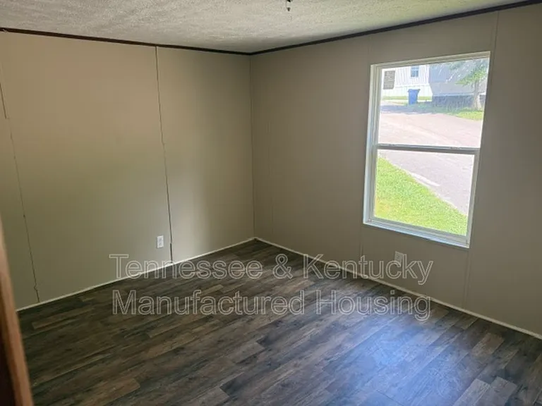 1104 Columbia Ave — Photo 5